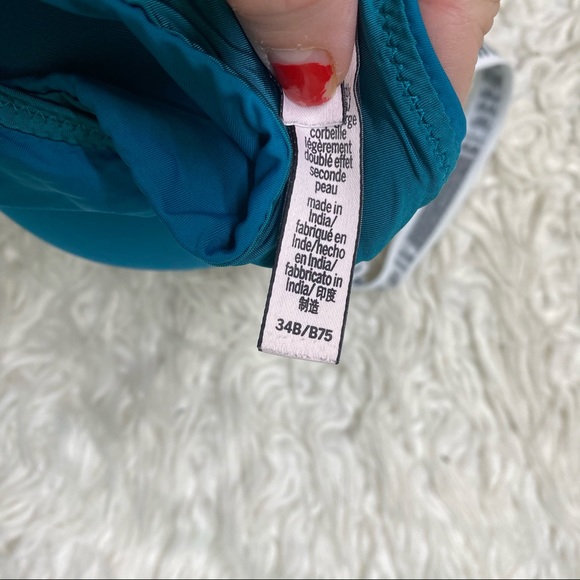 Victoria Secret Lightly Padded T-Shirt Bra - Picture 3 of 3